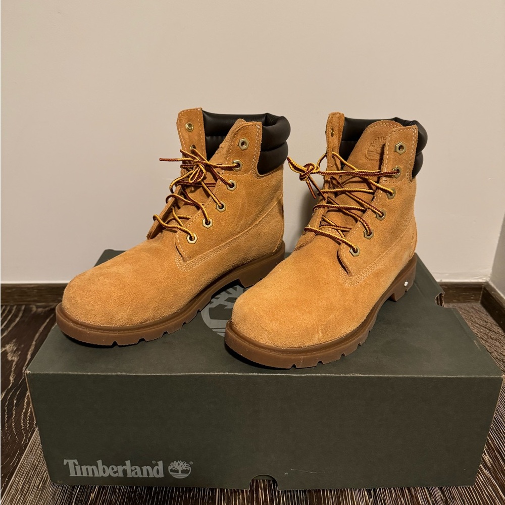 New In Box Women's Size 7 Timberland Rhinebeck 6 Inch Padded Collar Boots Wheat